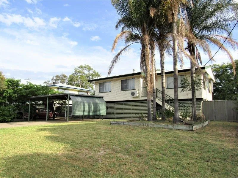 EXCELLENT CAR ACCOMMODATION - BATHROOM UPSTAIRS AND DOWN - 2 TOILETS - EXTRA ROOM UNDER