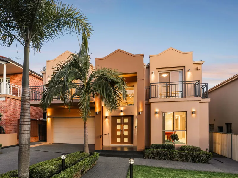 Magnificent Residence Of Luxurious Design