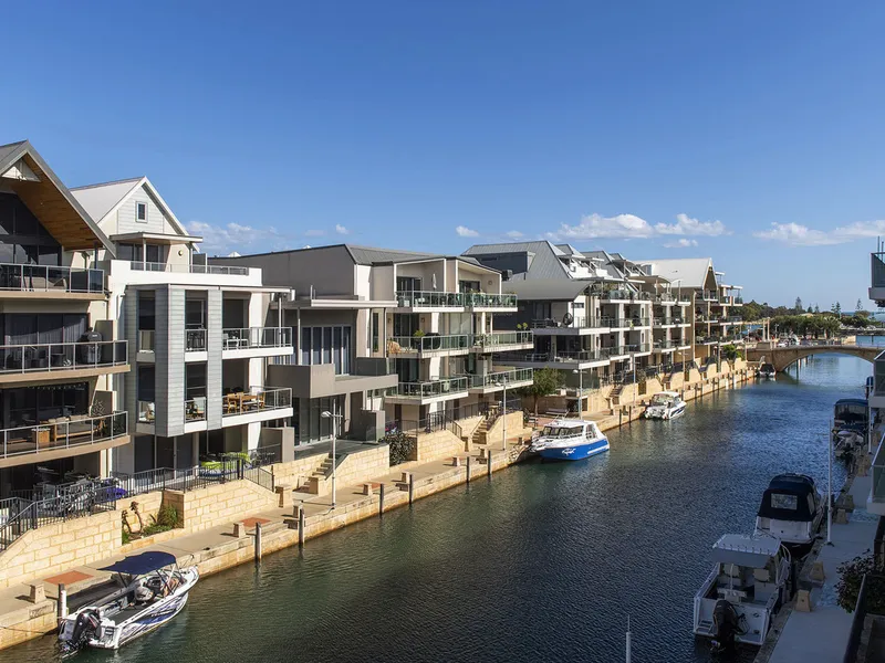 Stunning Marina Apartment!