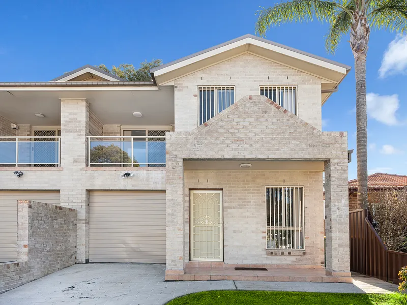 Spacious Duplex in Prime Location