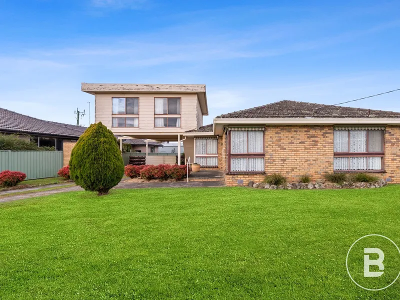 THREE BEDROOM HOME WITH GREAT SHEDDING