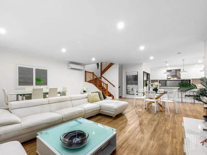 Exquisite Estate Living in the Mansfield High School Catchment