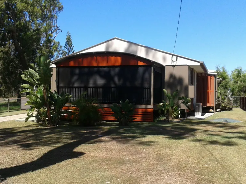 UNIQUE MODERN HOME - AMAZING VALUE!