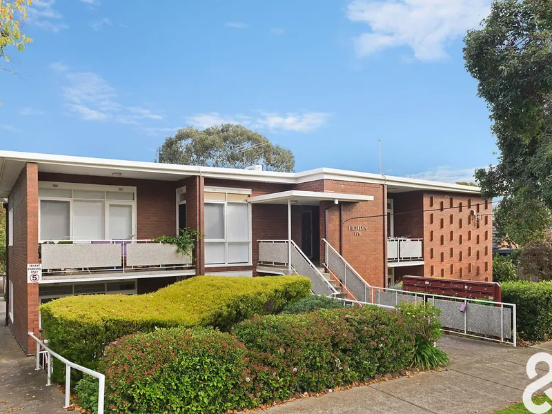 LARGE ONE BEDROOM APARTMENT IN A SOUGHT AFTER LOCATION