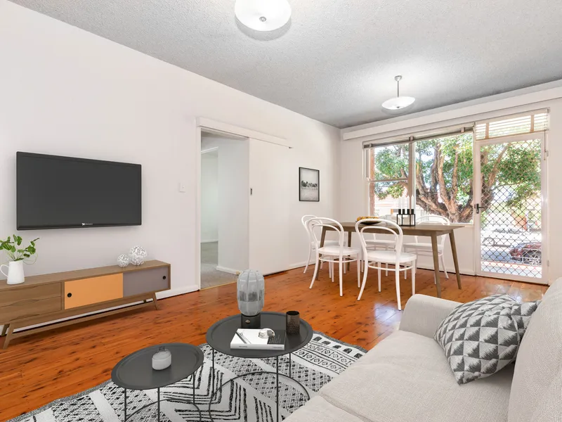 Pristine Unit &  Convenient Location