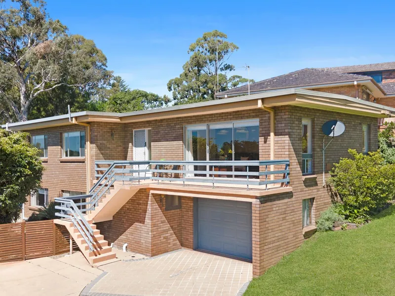 Bright Family Entertainer in Convenient Locale