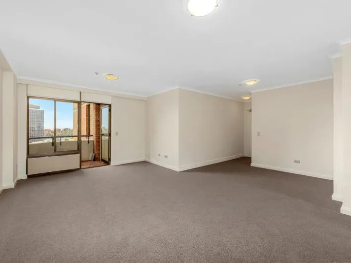 Well presented 2 bedroom apartment