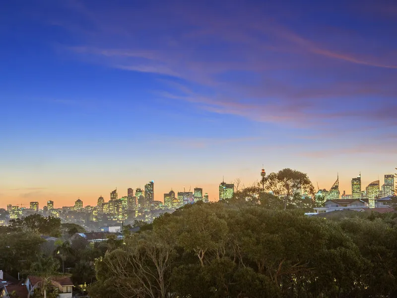 Luxury New Penthouse With Panoramic Views To City Skyline 