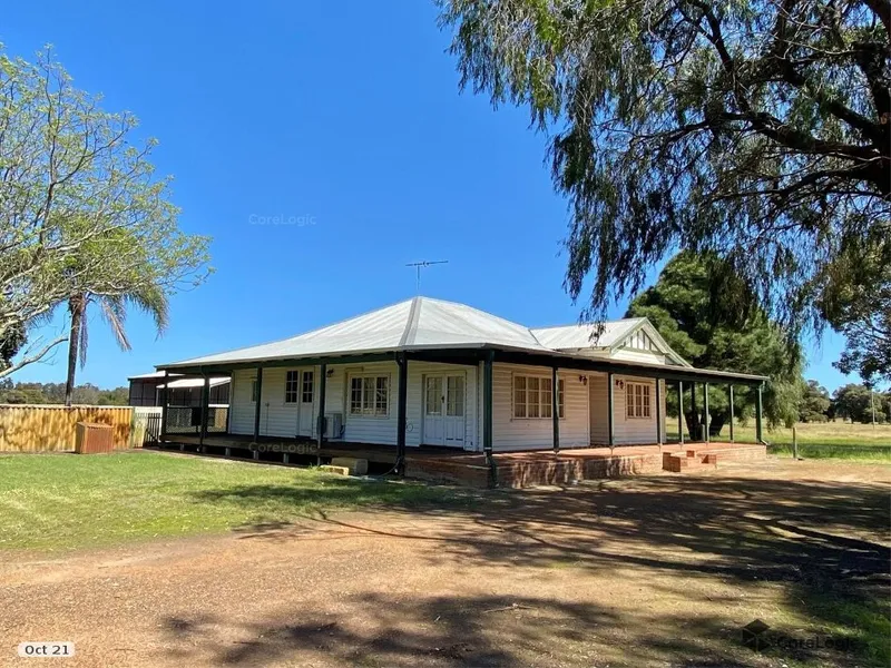 RENOVATED COTTAGE WITH LARGE FRONT VERANDAH