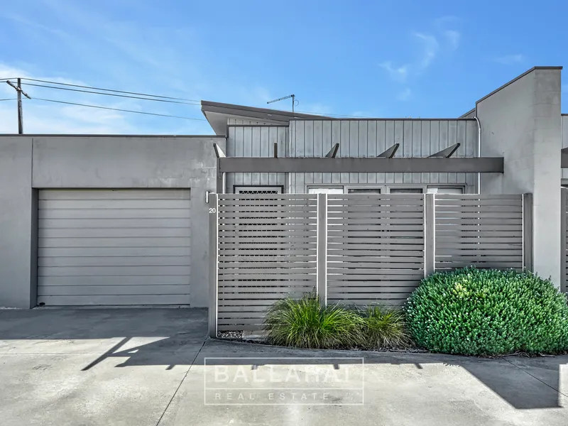 NEAT TWO BEDROOM TOWNHOUSE IN BALLARAT EAST