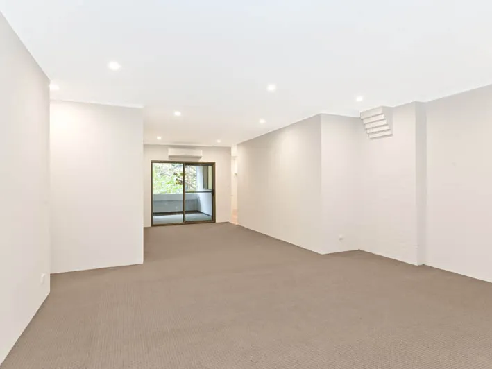 Spacious, Bright and Calm Modern living,close to all amenities