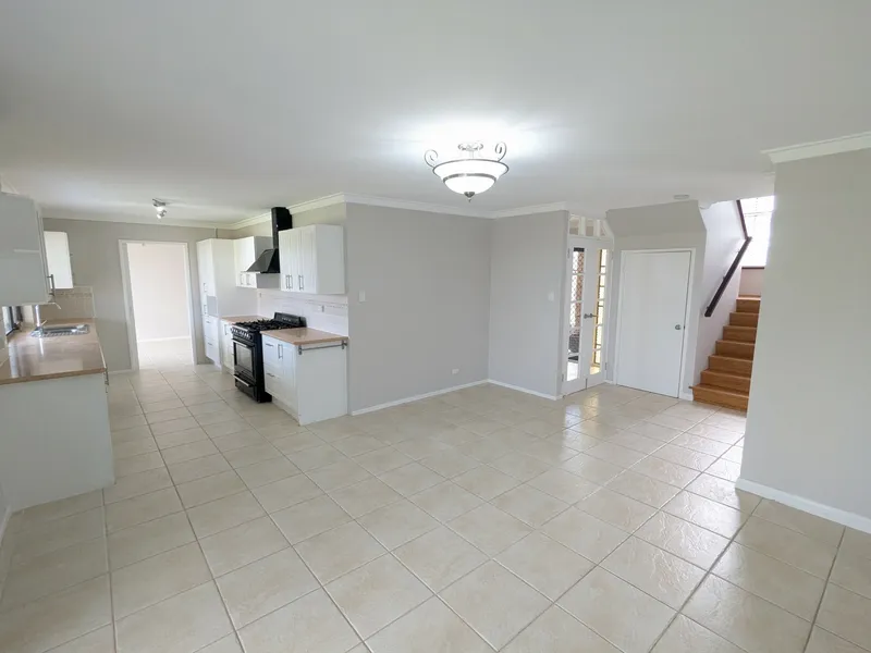 QUALITY EXECUTIVE DOUBLE STOREY!