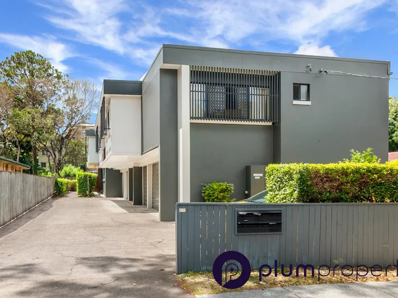 Spacious 3 Bedroom unit in Taringa!