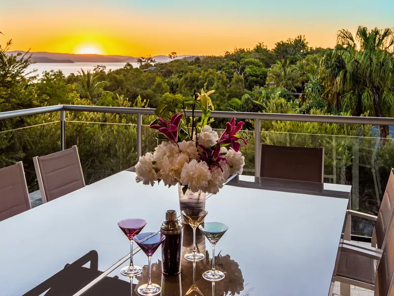Executive Home with Private Pool in boutique complex of Eight