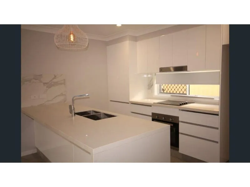 Large Kitchen & Pet Friendly!