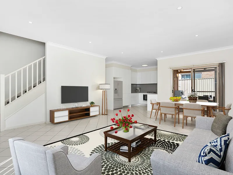 CONVENIENT WOONONA LIFESTYLE, WALK TO CAFES & VILLAGE!