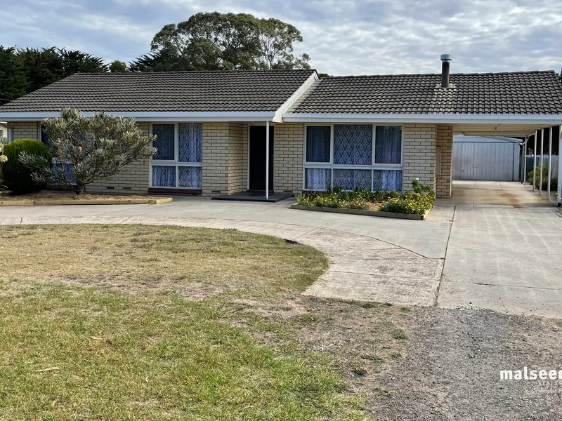 LOVELY 3 BEDROOM BRICK HOME - RECENTLY UPDATED