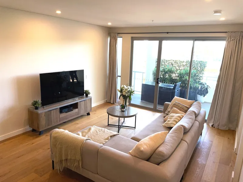 BEAUTIFULLY PRESENTED - SUNNY PRIVATE ASPECT - AVAILABLE NOW