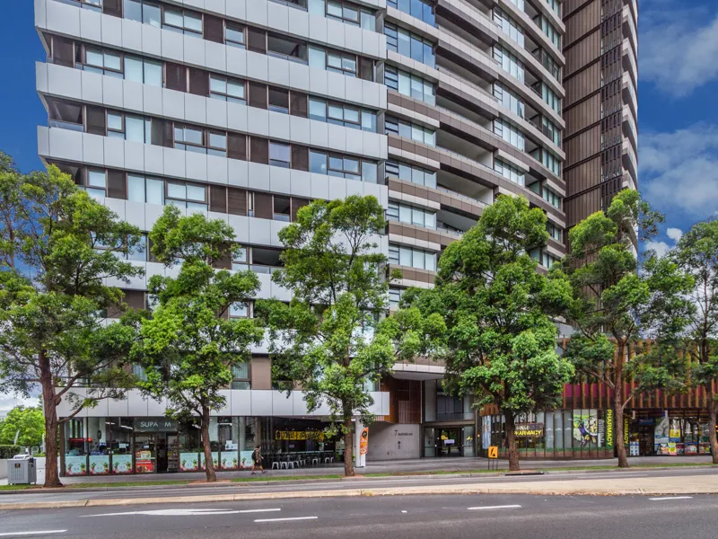 SPACIOUS APARTMENT IN SYDNEY OLYMPIC PARK !!