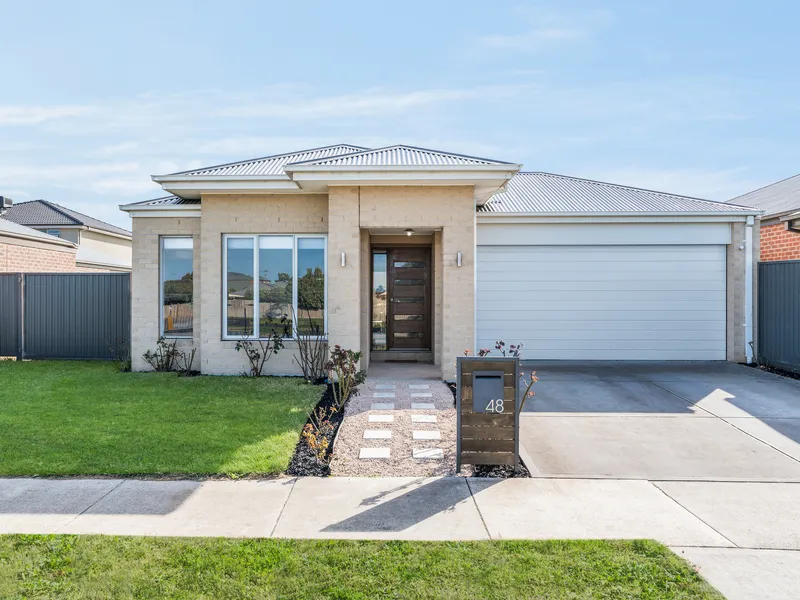 Spacious Family Living + Side Access!