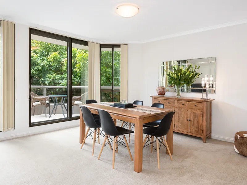 SPACE, LIGHT AND PRIVACY IN NORTH FACING DUAL-LEVEL APARTMENT