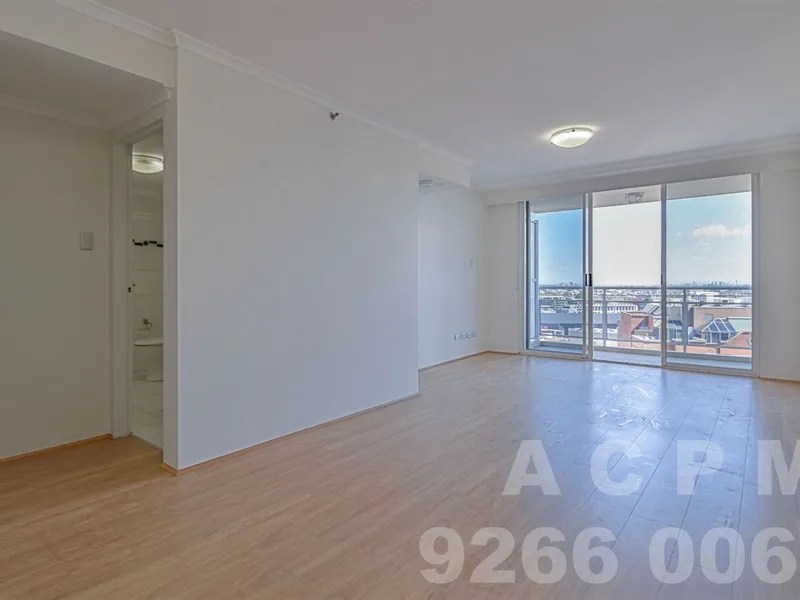 One Bedroom + STUDY (One Sigle room with window and doors) with Timber Flooring in great CBD location facing Darling Harbour. Available: 12/09/2023