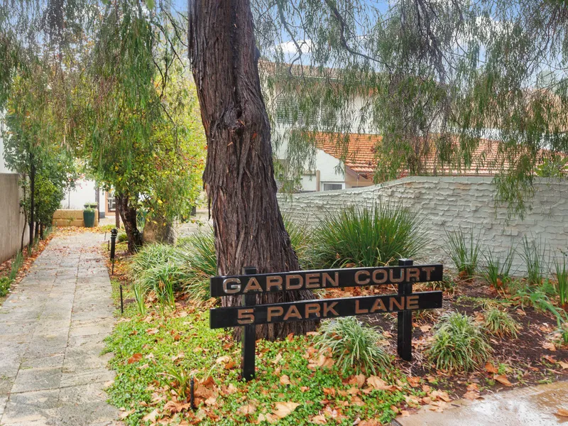 RENOVATOR’S DREAM IN A SENSATIONAL LOCATION