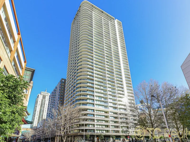 Exquisite North Aspect Apartment with Luxurious and Spacious Study Room