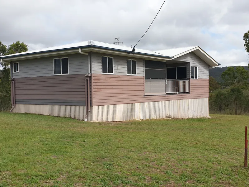 Great views over Mt Perry, 4 Bedrooms & 2 Bathrooms!