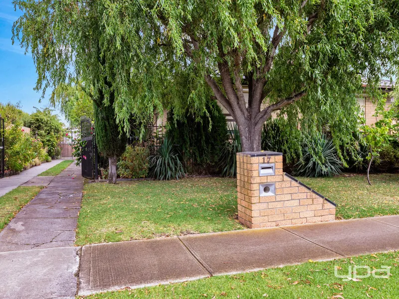 Exceptionally Located and Full of Promise on 758m2!