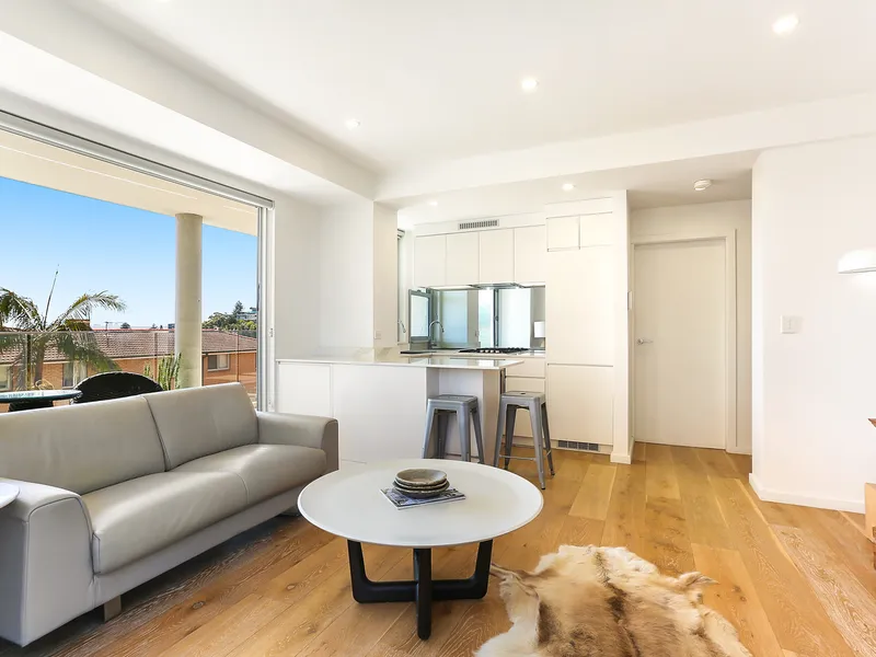 North Bondi two bedroom unit with two private outdoor balconies