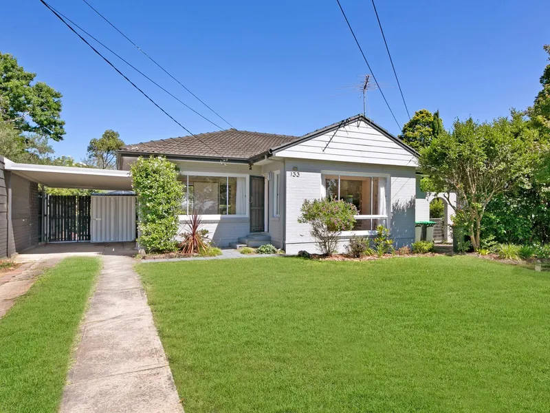 Family home with large child friendly fenced yard!