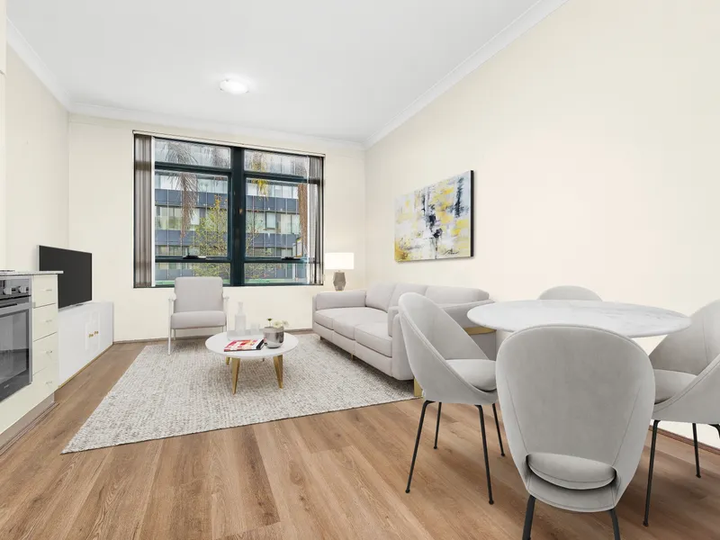 Large Studio Apartment in the Heart of Neutral Bay