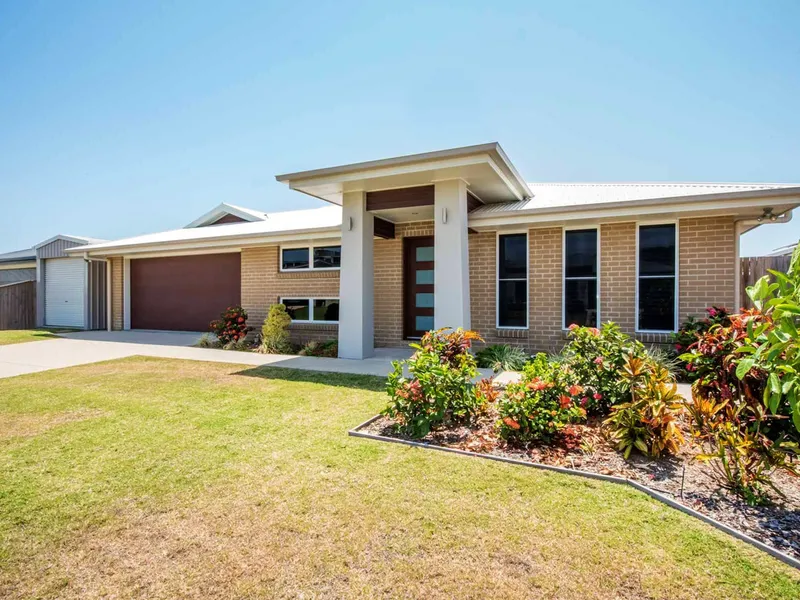 STYLISH AND STUNNING LARGE FAMILY HOME IN KERRISDALE ESTATE