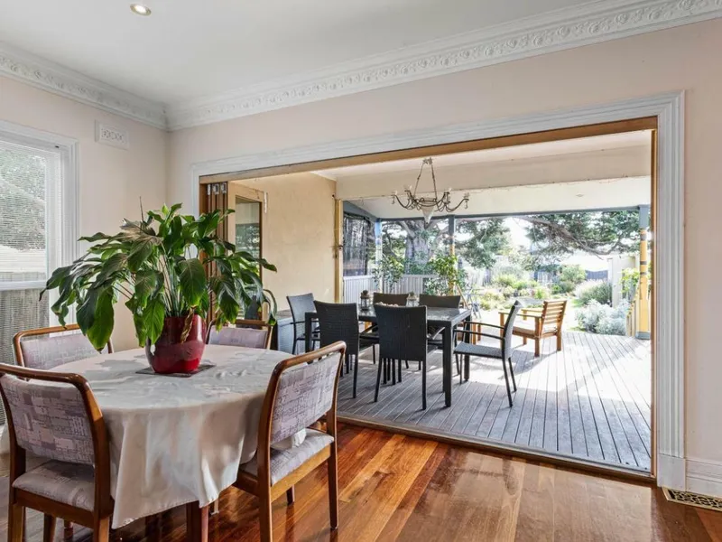 Family Home With Walking Distance To Beach And Parks