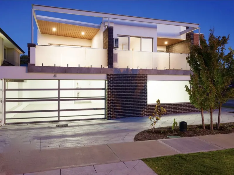 Ground Floor Villa Style Apartment - 2 x 1 x 1 In Prime Quiet Location Close To Local Ammenities