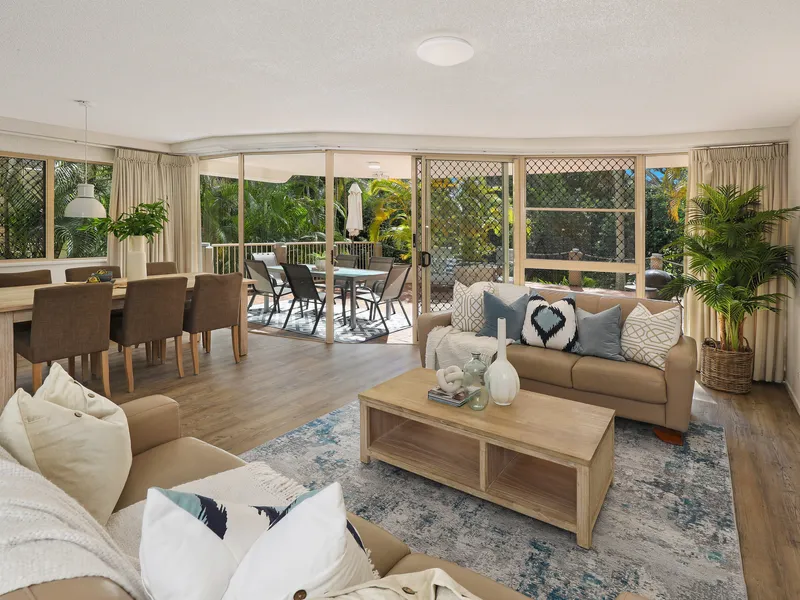 THE ULTIMATE COURTYARD APARTMENT ON THE BEACH - PARKYN PARADE
