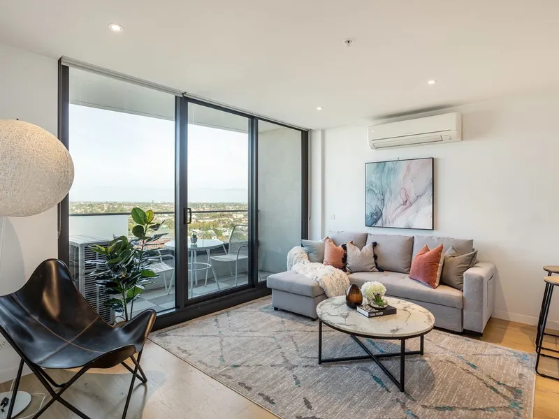 1 Bedroom, 1 Bathroom Apartment with 1 Carpark Overlooking Melbourne!