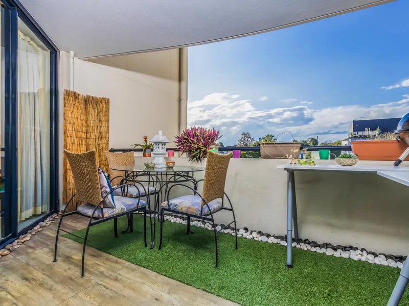 One bedroom + Study (second room), Fully Furnished, West End Central Apartments
