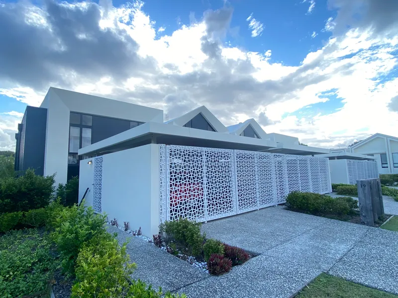 3 Bedroom 3 Bathroom Villa - $730 per week – Available 20/01/2022