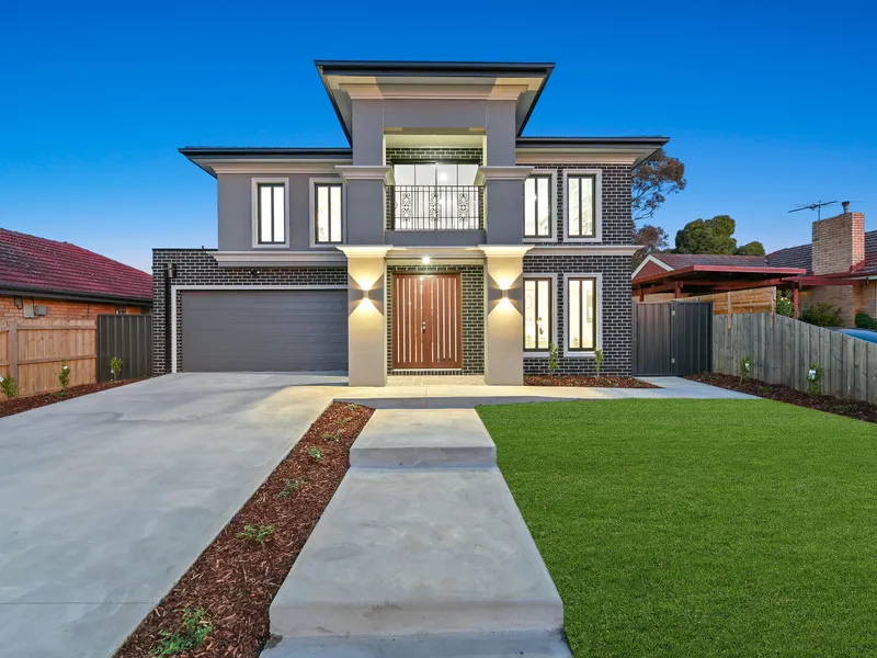 STRIKING STYLE, BRAND NEW LUXURY