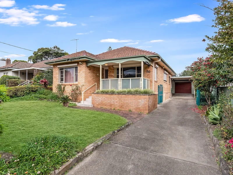 North facing brick-home in a highly sought-after Westmead Fringe locale