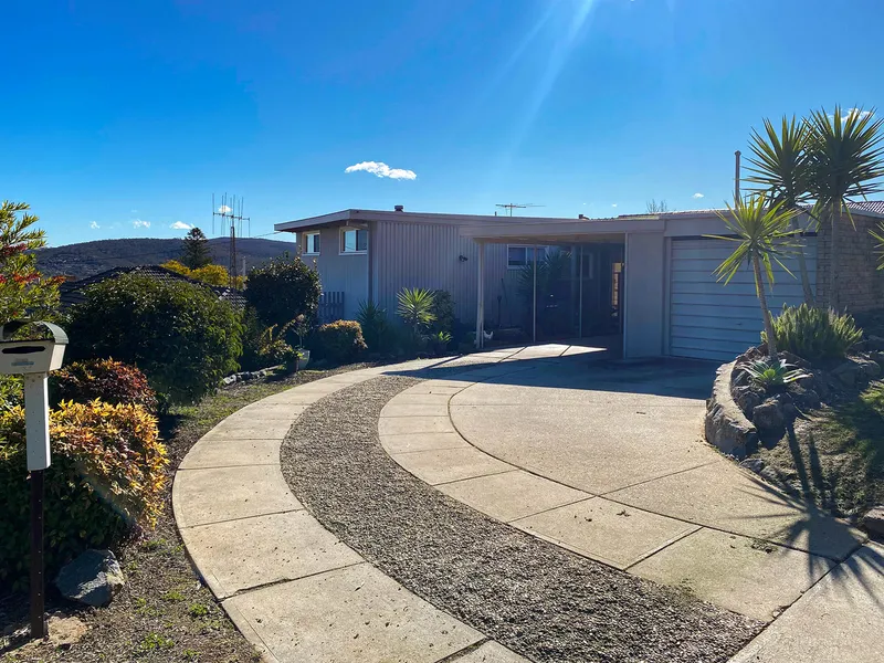 ARCHITECTURALLY EAST ALBURY