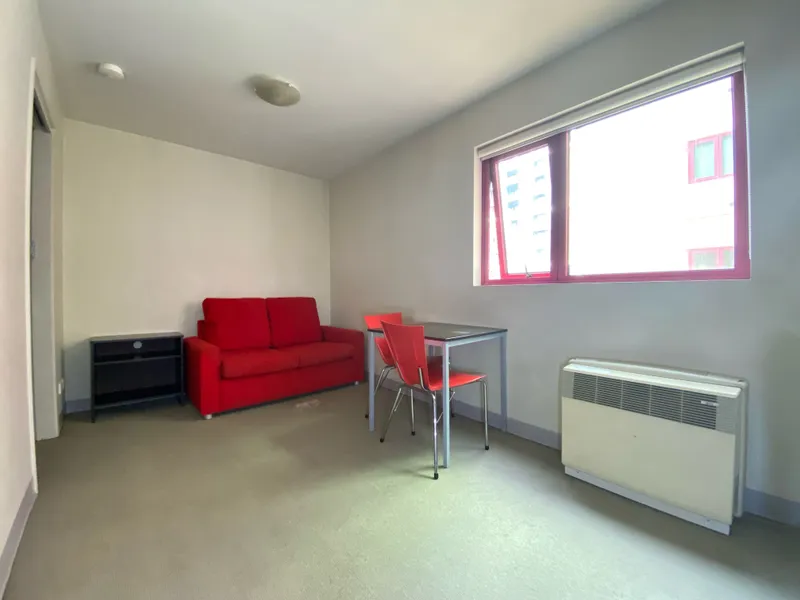 CENTRAL LOCATION NEAR CBD & MELBOURNE UNIVERSITY.