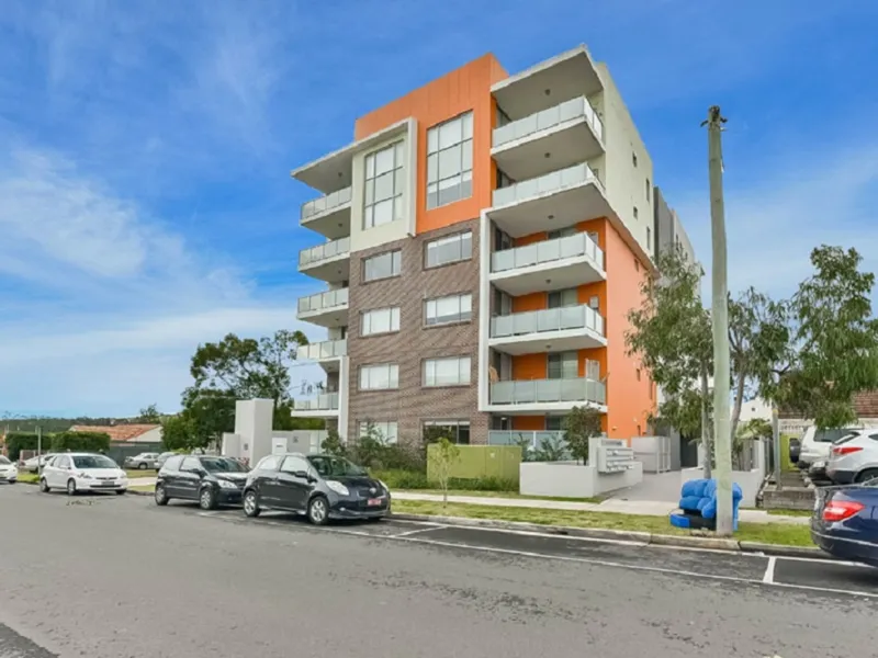 SMALL COMPLEX BRILLIANTLY LOCATED