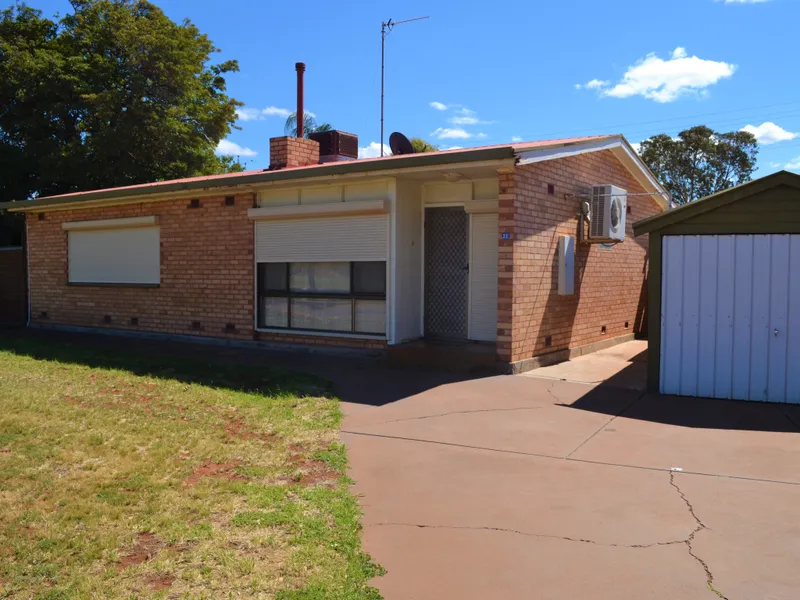 PERFECT FIRST FAMILY HOME CLOSE TO SHOPPING CENTRE
