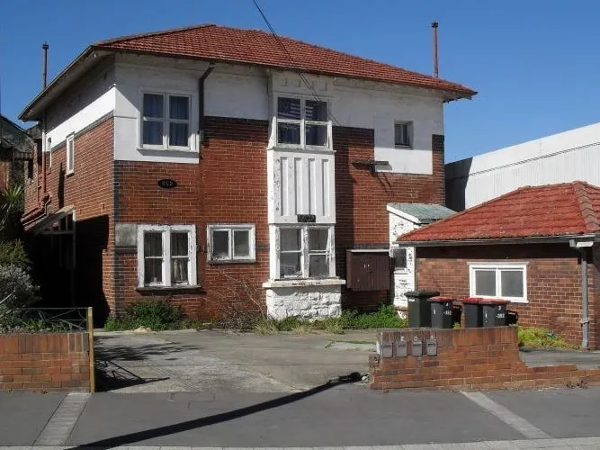 1 Bedroom Unit - Freshly Painted