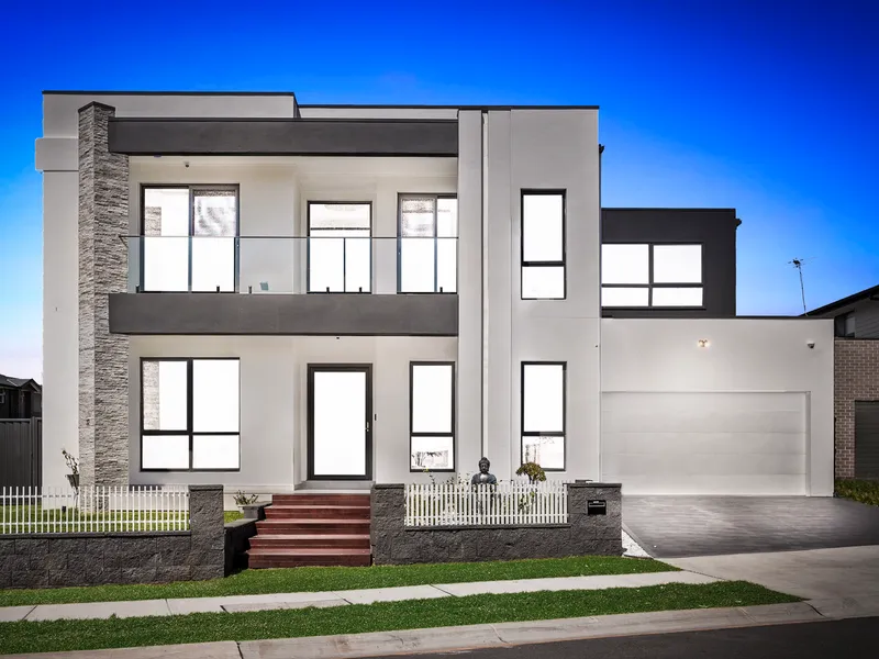 Exceptional Prestige Home with Ponds School Catchment!