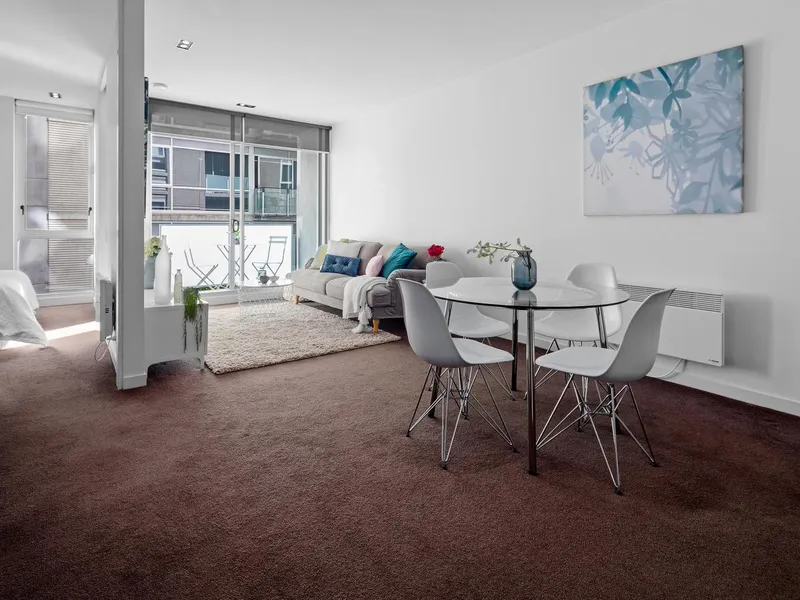 STYLISH APARTMENT IN THE RENOWNED ‘TRIBECA’ BUILDING…