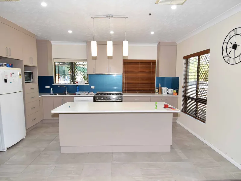 SANDSTONE BEAUTY IN RICHIE HILL